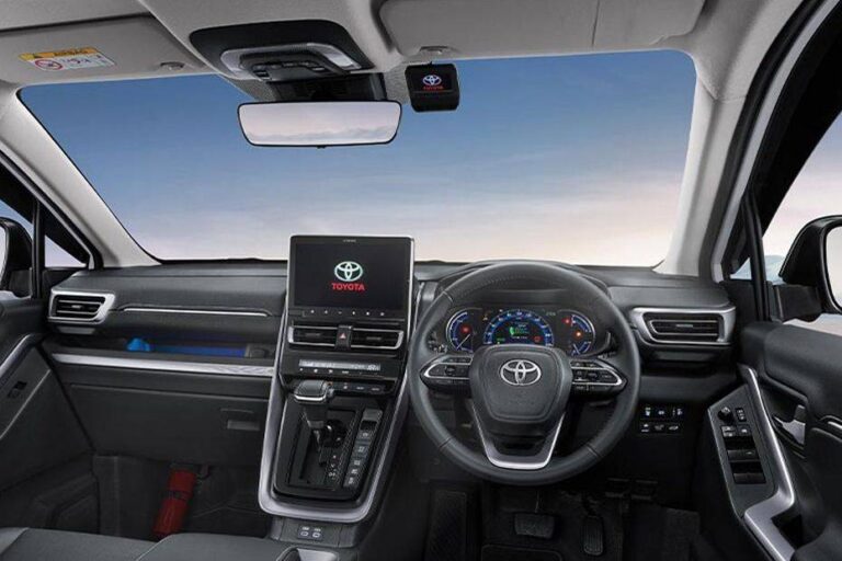 Interior Toyota Kijang Innova terbaru.