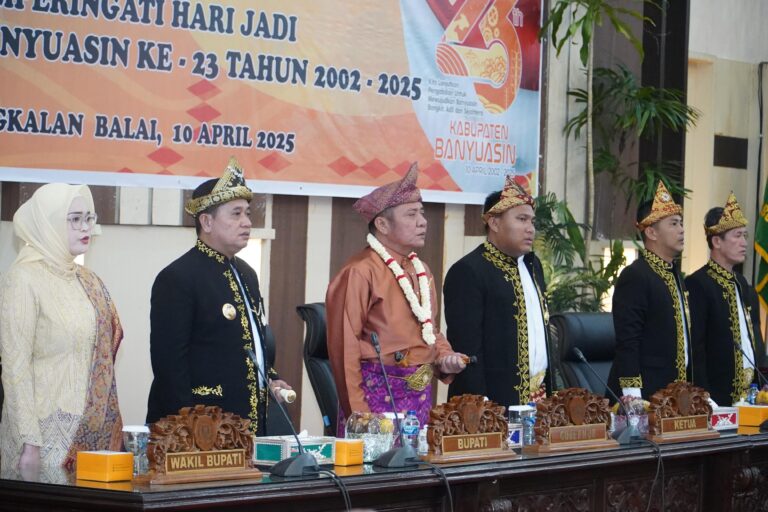 Gubernur Sumsel Herman Deru saat menghadiri Sidang Paripurna Istimewa DPRD Kabupaten Banyuasin dalam rangka Hari Jadi ke-23 Kabupaten Banyuasin.