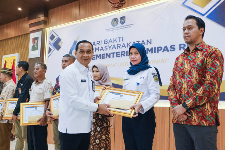 KAI Divre III Palembang terima penghargaan dari Kemenkum RI dalam peringatan Hari Bakti Pemasyarakatan (HBP) ke-61. (Foto: Istimewa)