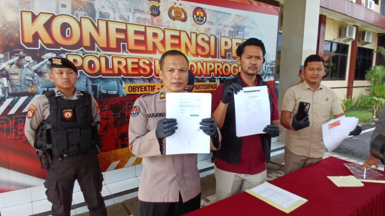 Polres Kulon Progo saat menggelar rilis pers terkait kasus penipuan berkedok CS Shopee palsu.