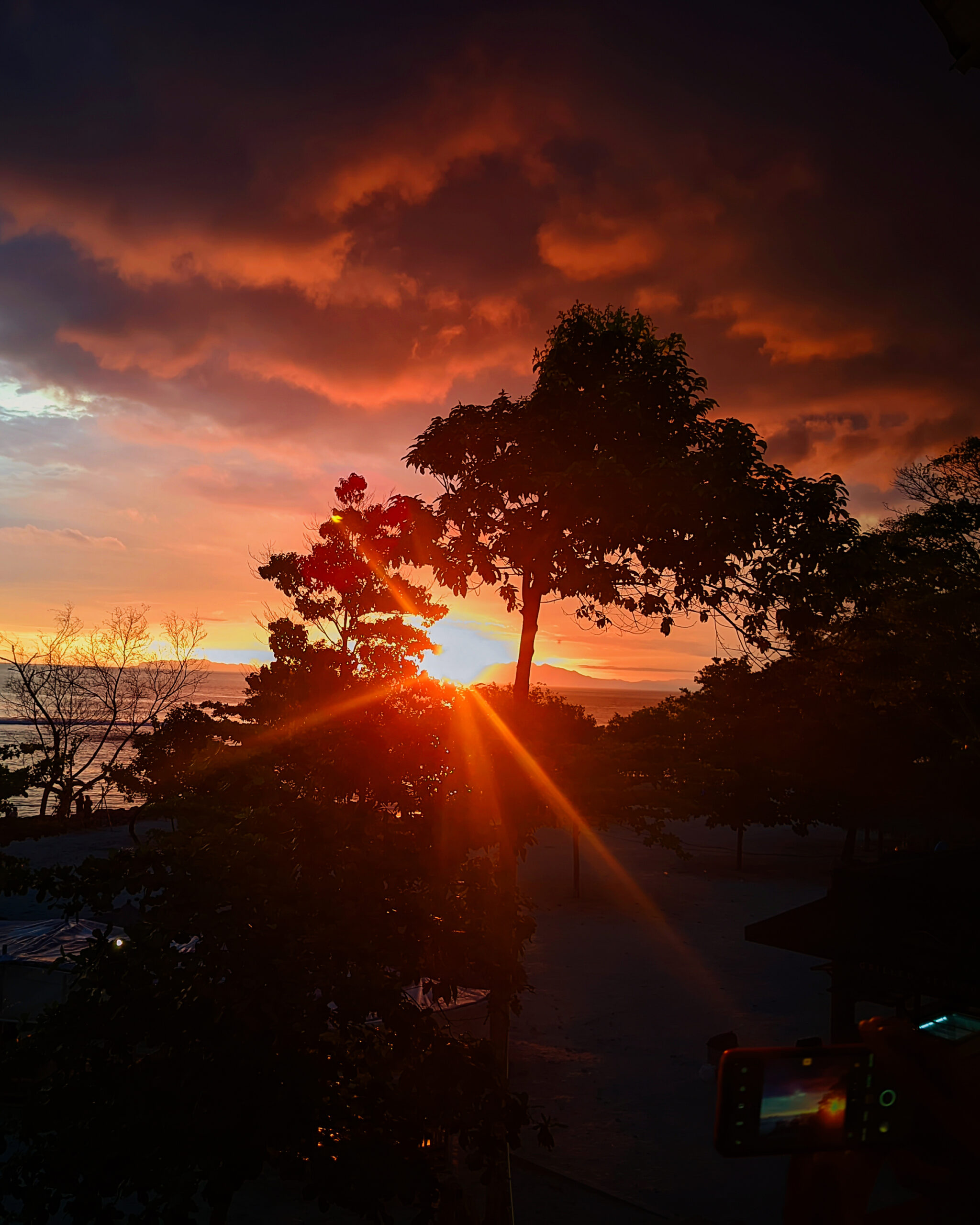 Jangan lewatkan pemandangan Sunset di Pantai Setigi Heni