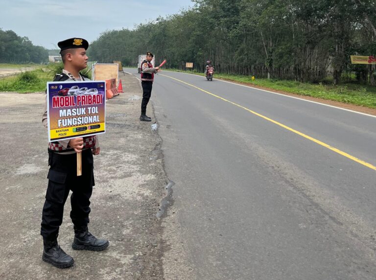 Personel Polres Banyuasin amankan arus mudik.