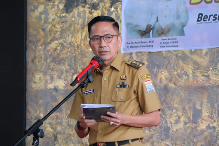 Wali Kota Palembang, Ratu Dewa, terapkan retret.