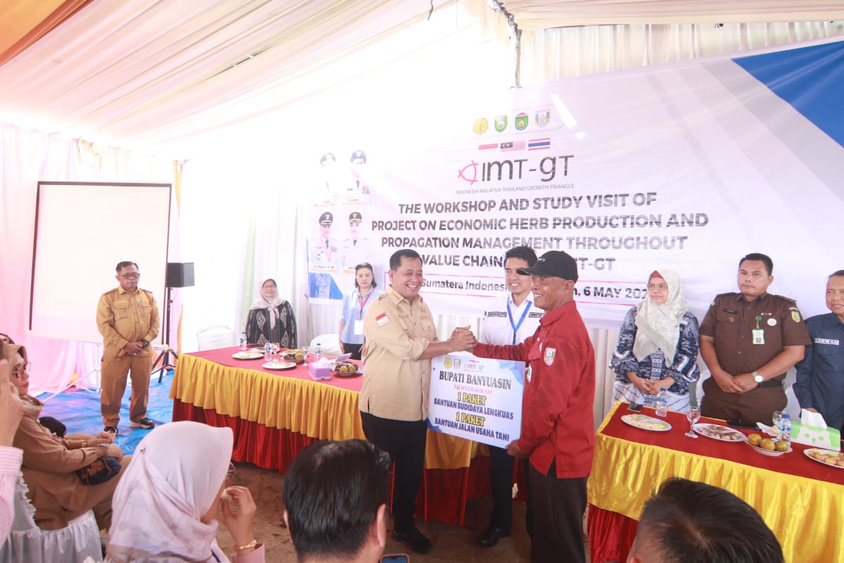 Bupati Banyuasin, Askolani, menyambut hangat kunjungan delegasi Malaysia-Thailand dalam rangka workshop dan study visit terkait ekonomi berbasis kearifan lokal.