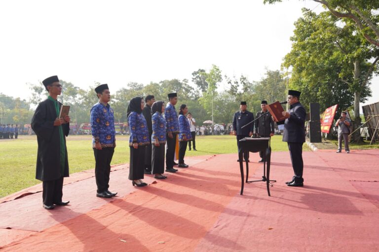 Bupati Banyuasin, Askolani, melantik 4.552 ASN Baru yang terdiri dari 453 CPNS dan 4.099 PPPK.