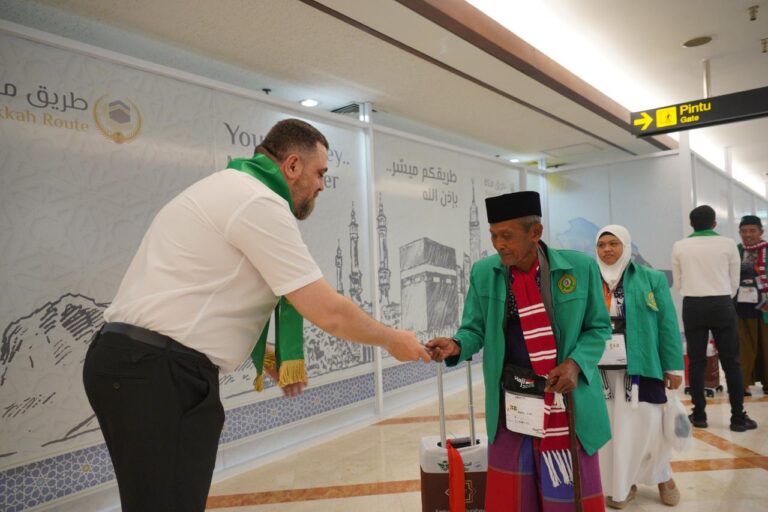 Jemaah Haji Palembang ada yang bawa pisau dan gunting.